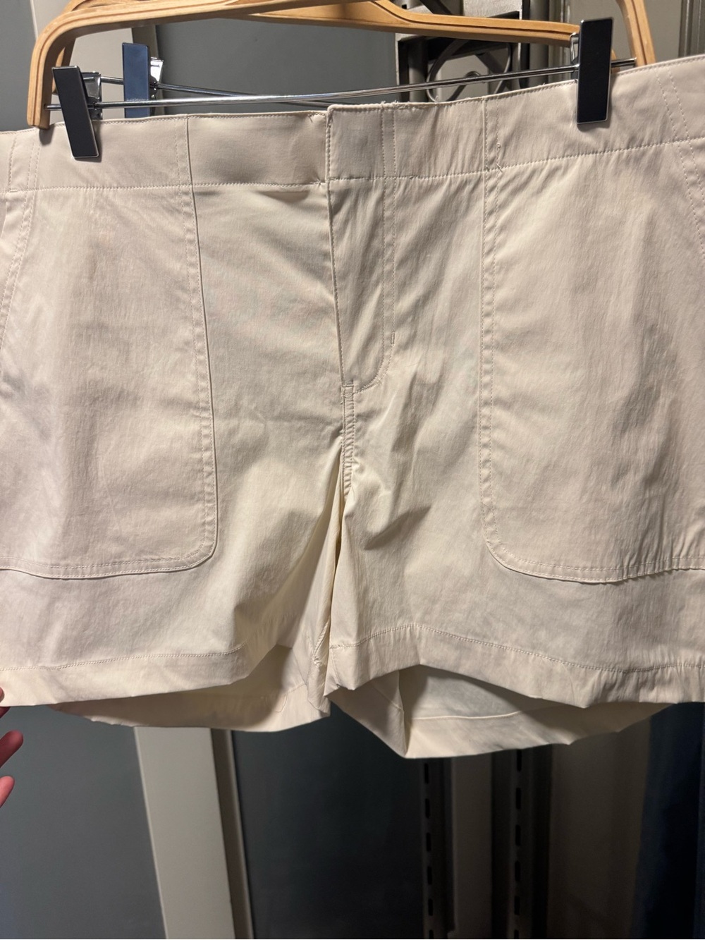 Eddie Bauer High-Waist Cream Patch-Pocket Shorts NWOT